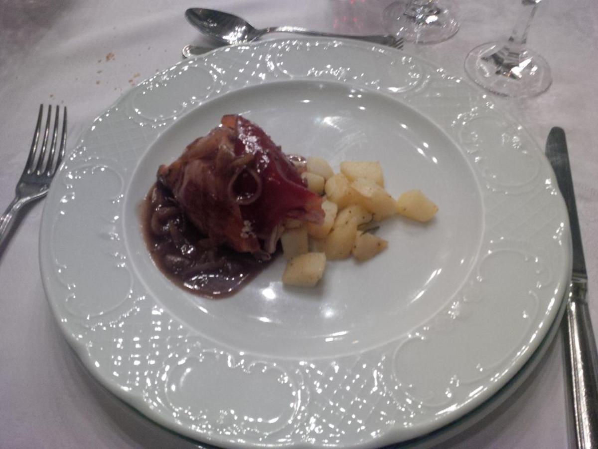Hotel Castello Di Pavone Pavone Canavese Zewnętrze zdjęcie
