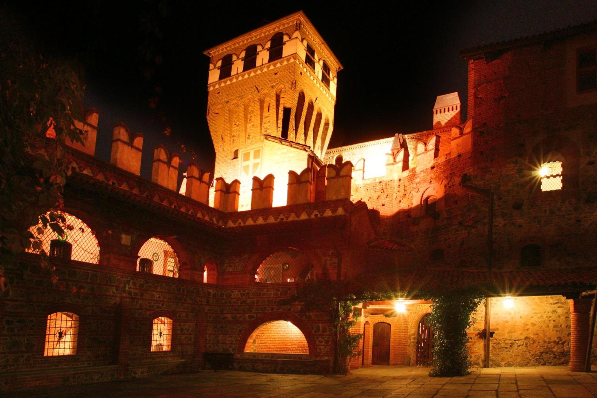 Hotel Castello Di Pavone Pavone Canavese Zewnętrze zdjęcie