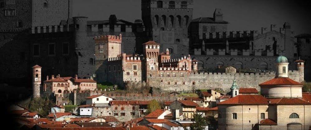 Hotel Castello Di Pavone Pavone Canavese Zewnętrze zdjęcie